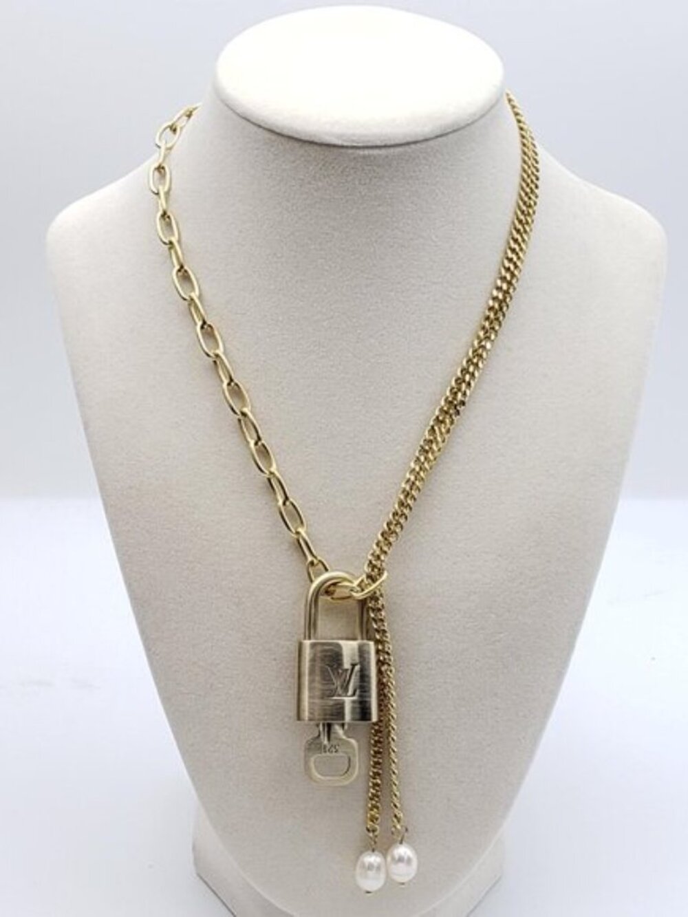 Stainless Steel Gold-Plated Necklace with Authentic Louis Vuitton Padlock - Picture 15 of 15